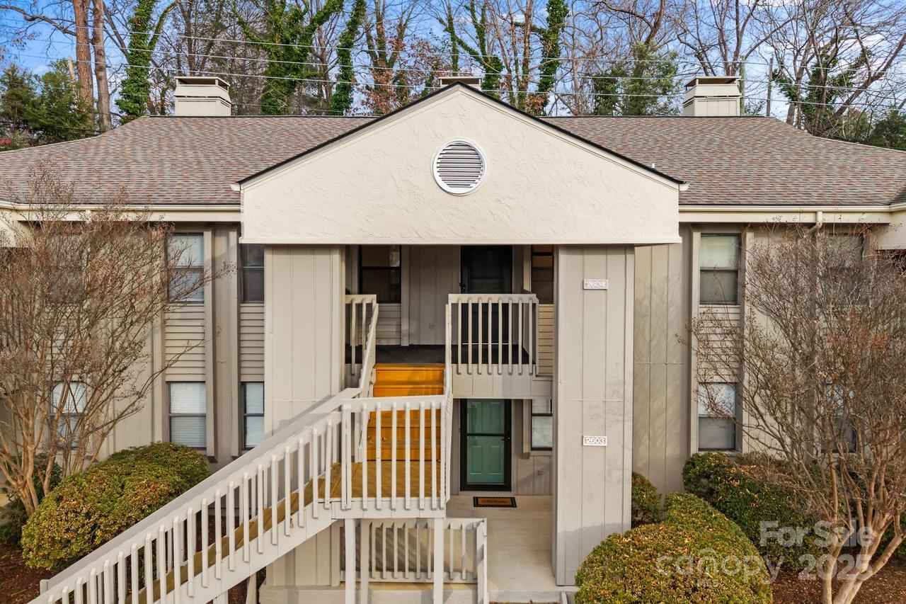 2604 Vineyard Blvd., Asheville, NC 28805