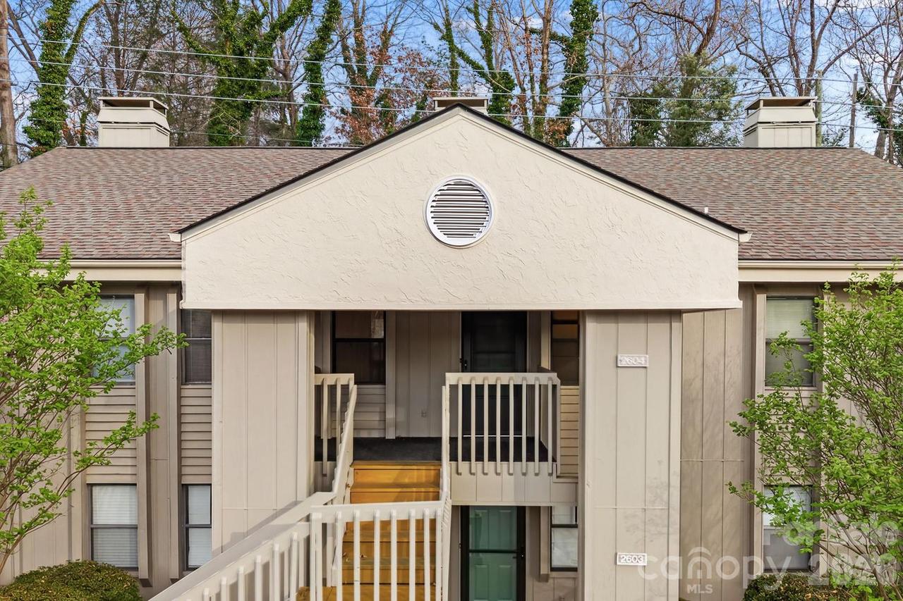 2604 Vineyard Blvd., Asheville, NC 28805