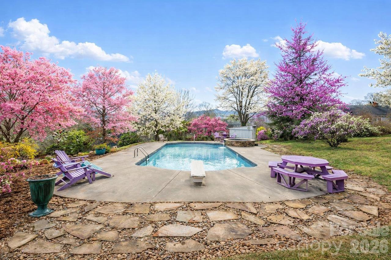 104 Enthoffer St., Black Mountain, NC 28711