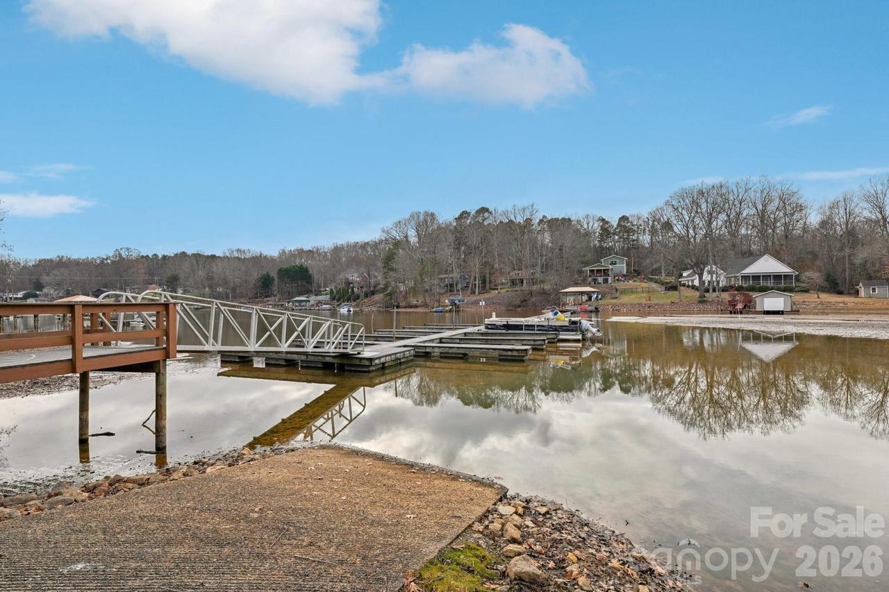 3543 Lake Bluff Dr., Sherrills Ford, NC 28673