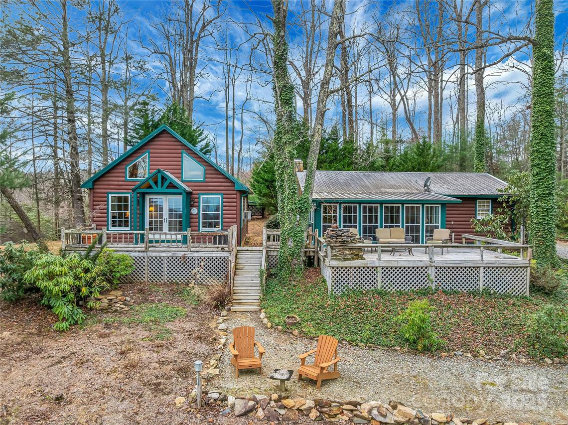 191 Pacolet Woods Ln., Saluda, NC 28773