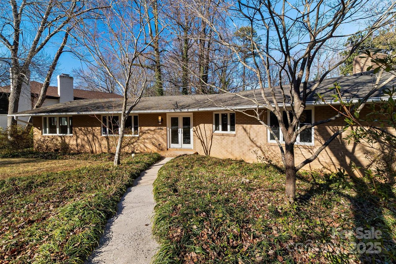 616 Robmont Rd., Charlotte, NC 28270
