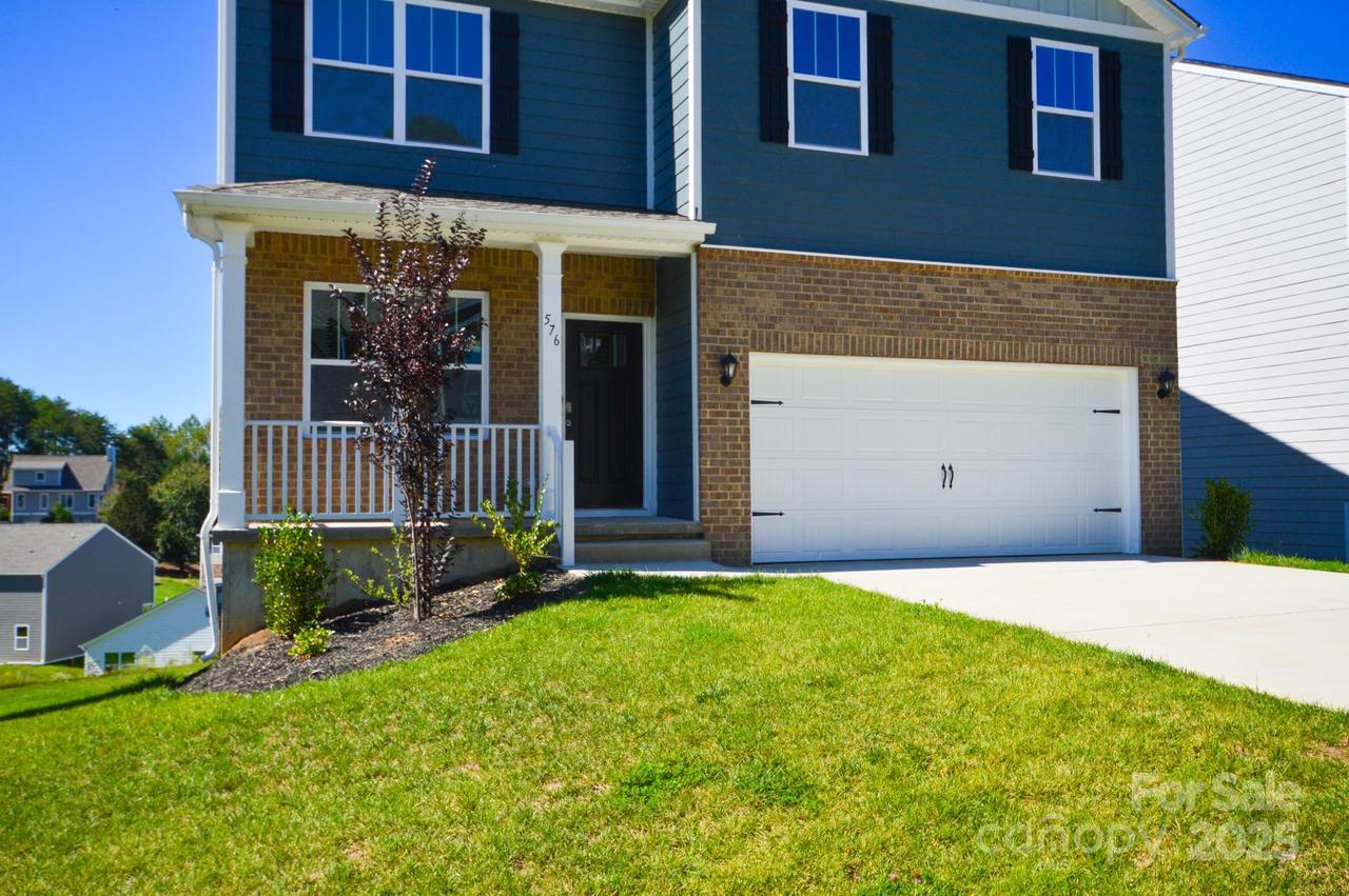 576 Country Oak Dr., Asheville, NC 28804