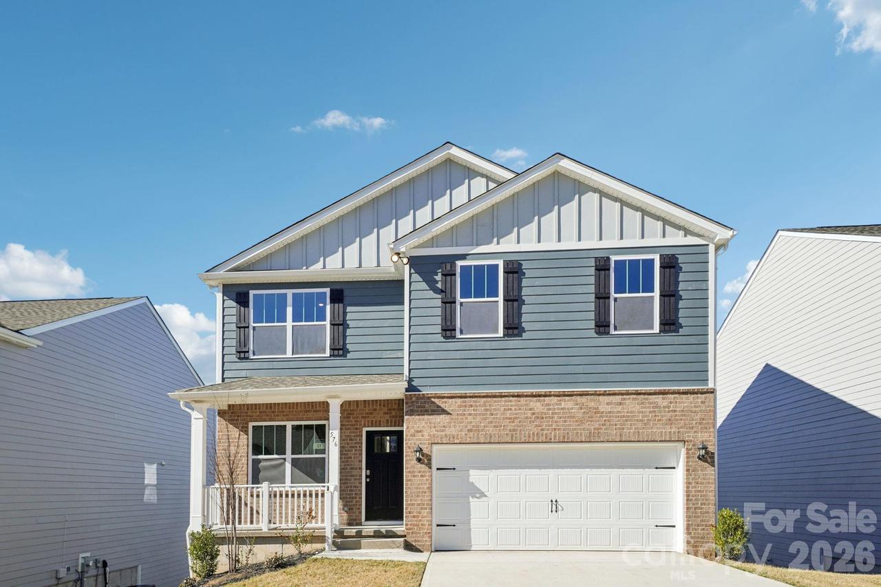 576 Country Oak Dr., Asheville, NC 28804