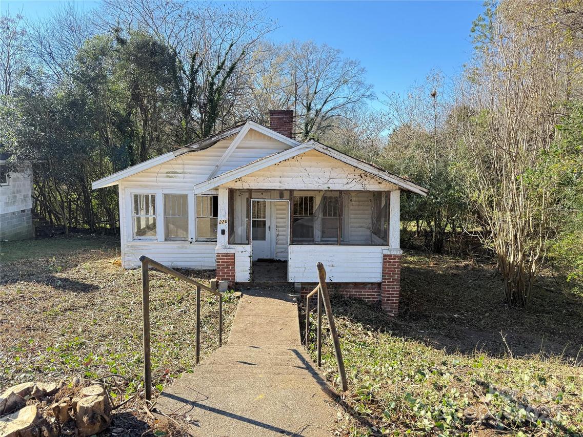 220 Te White Sr Dr., Albemarle, NC 28001