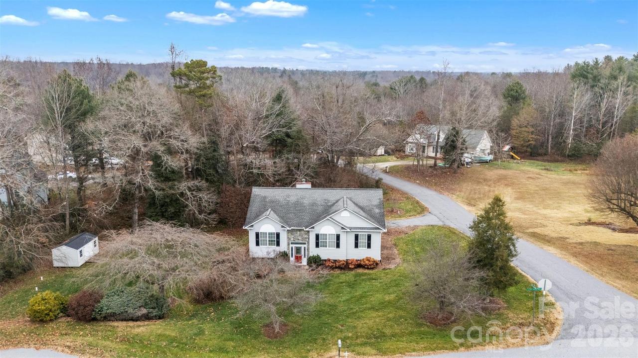 552 Meadowridge Dr., Taylorsville, NC 28681