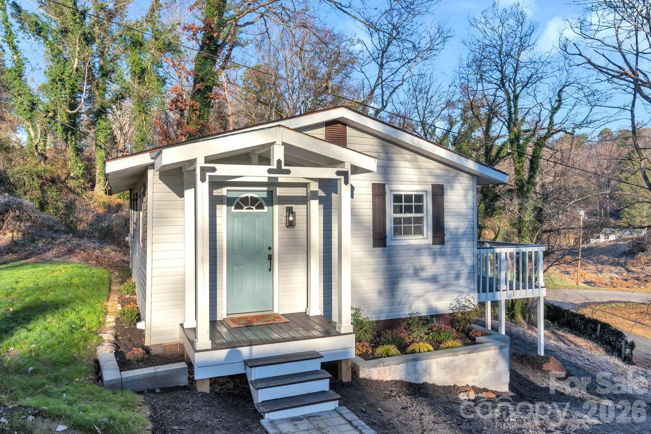 49 E Livingston St., Tryon, NC 28782