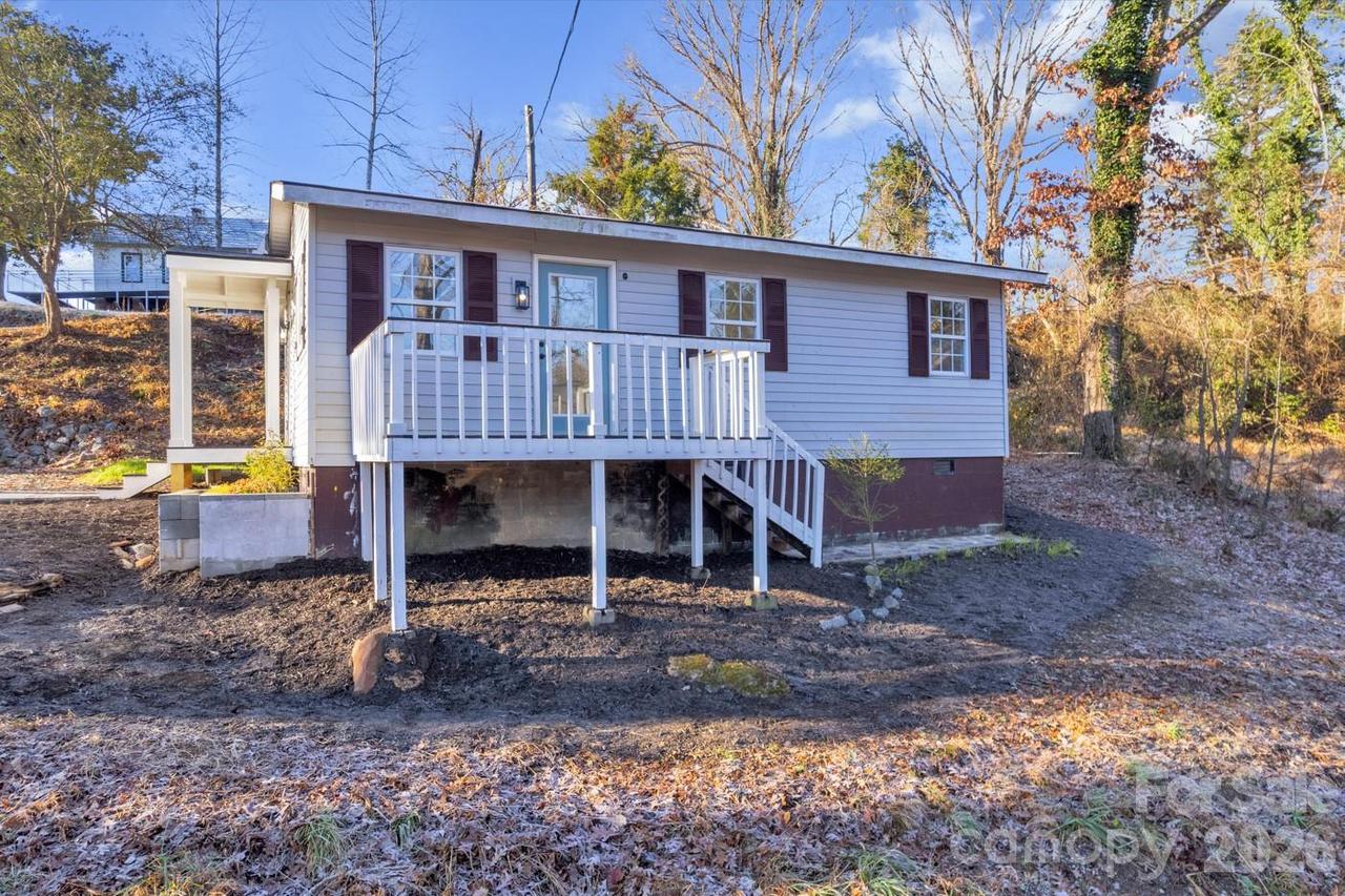 49 E Livingston St., Tryon, NC 28782