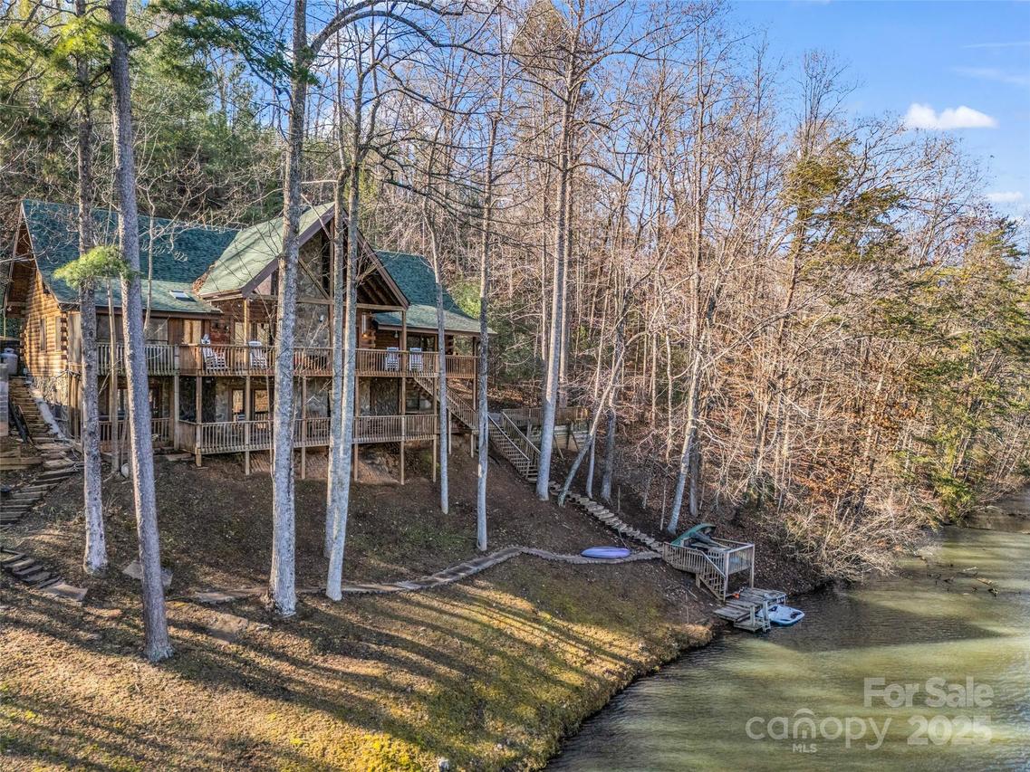 446 Rainbow Cir., Lake Lure, NC 28746
