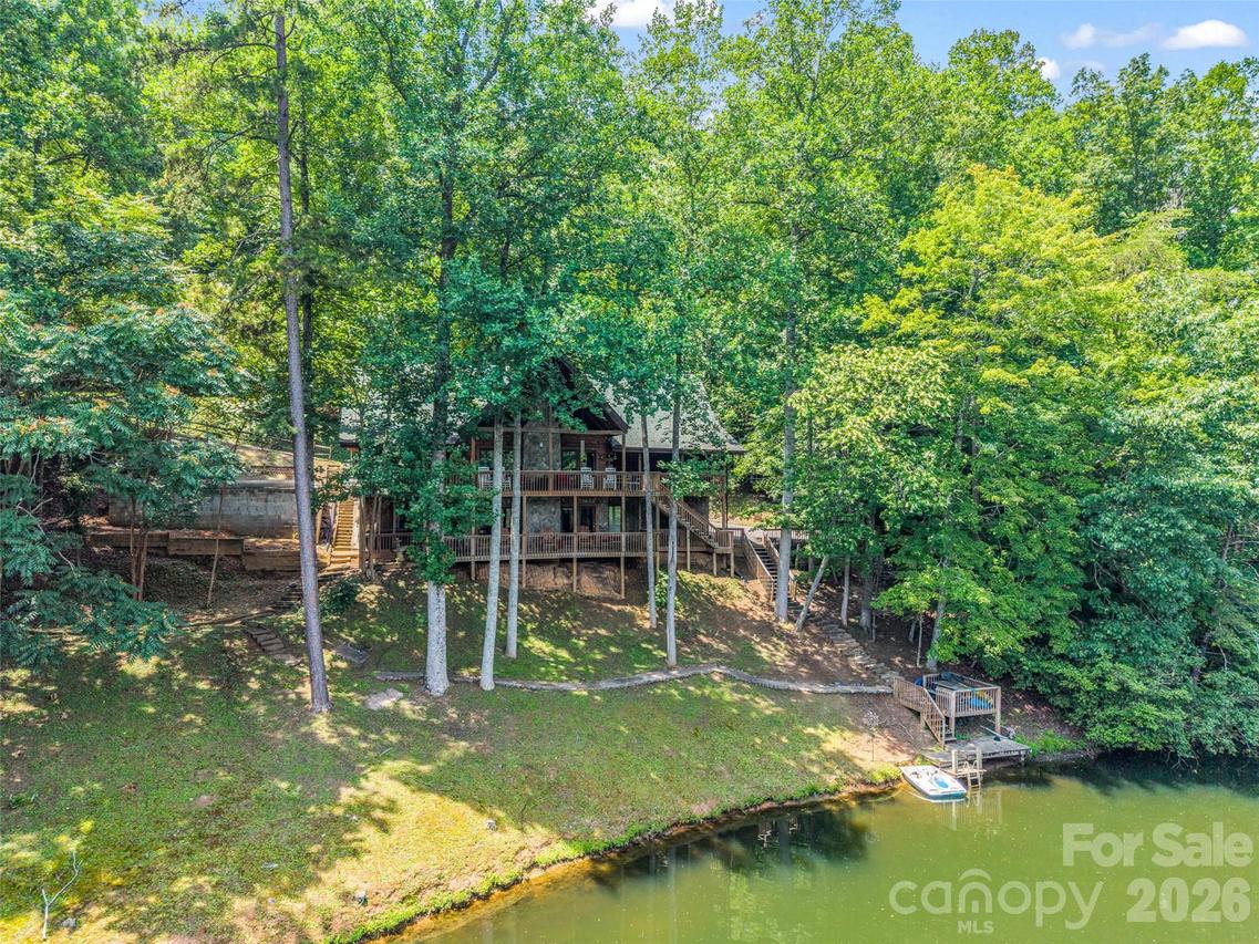 446 Rainbow Cir., Lake Lure, NC 28746