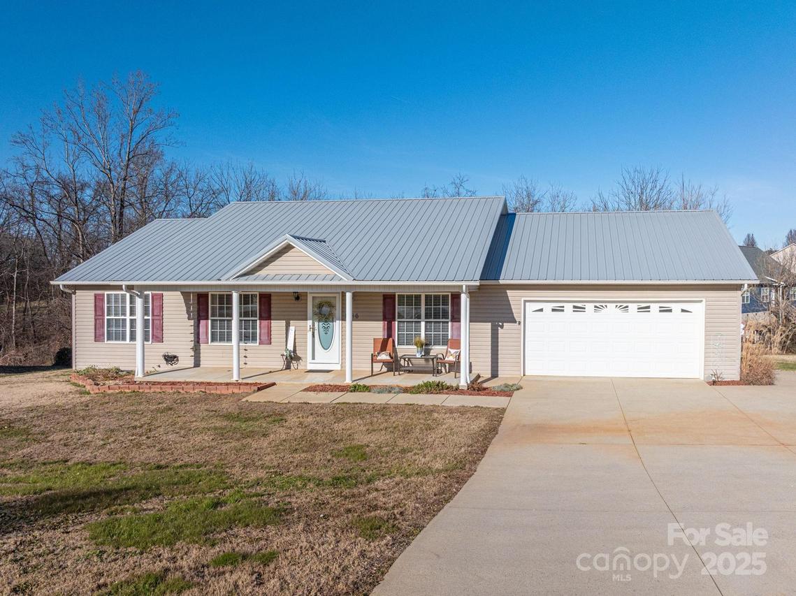 1486 Clear Creek Ln., Newton, NC 28658