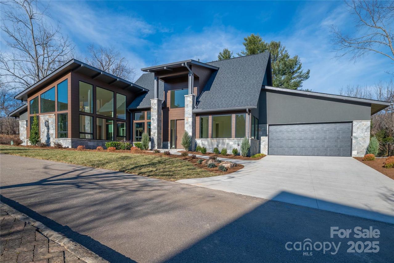 11 Kiftsgate Ct., Asheville, NC 28804