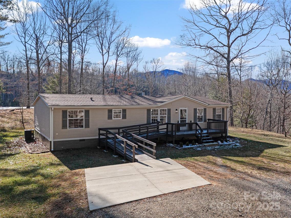 105 Satinwood Dr., Burnsville, NC 28714