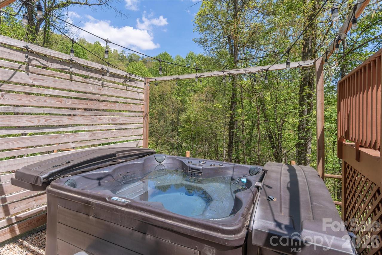 860 Creekside Dr., Maggie Valley, NC 28751