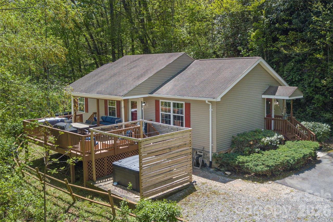 860 Creekside Dr., Maggie Valley, NC 28751