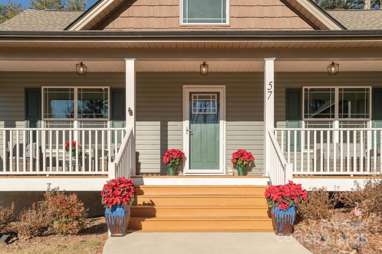 57 Pounding Mill Rd., Hendersonville, NC 28792