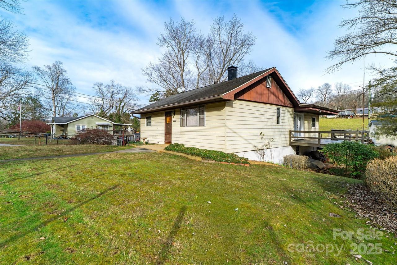 298 School Rd., Asheville, NC 28803