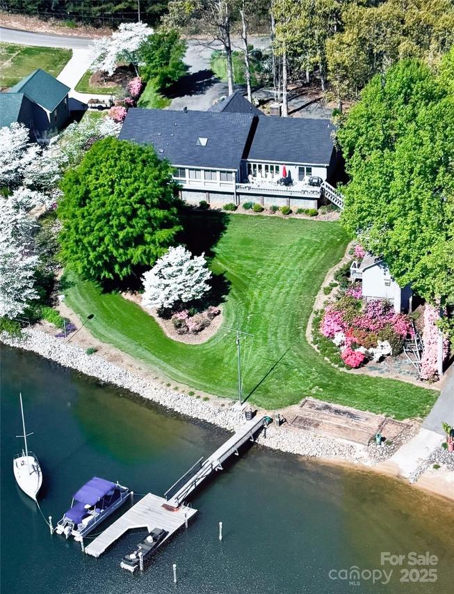 214 Lakeview Shores Loop, Mooresville, NC 28117