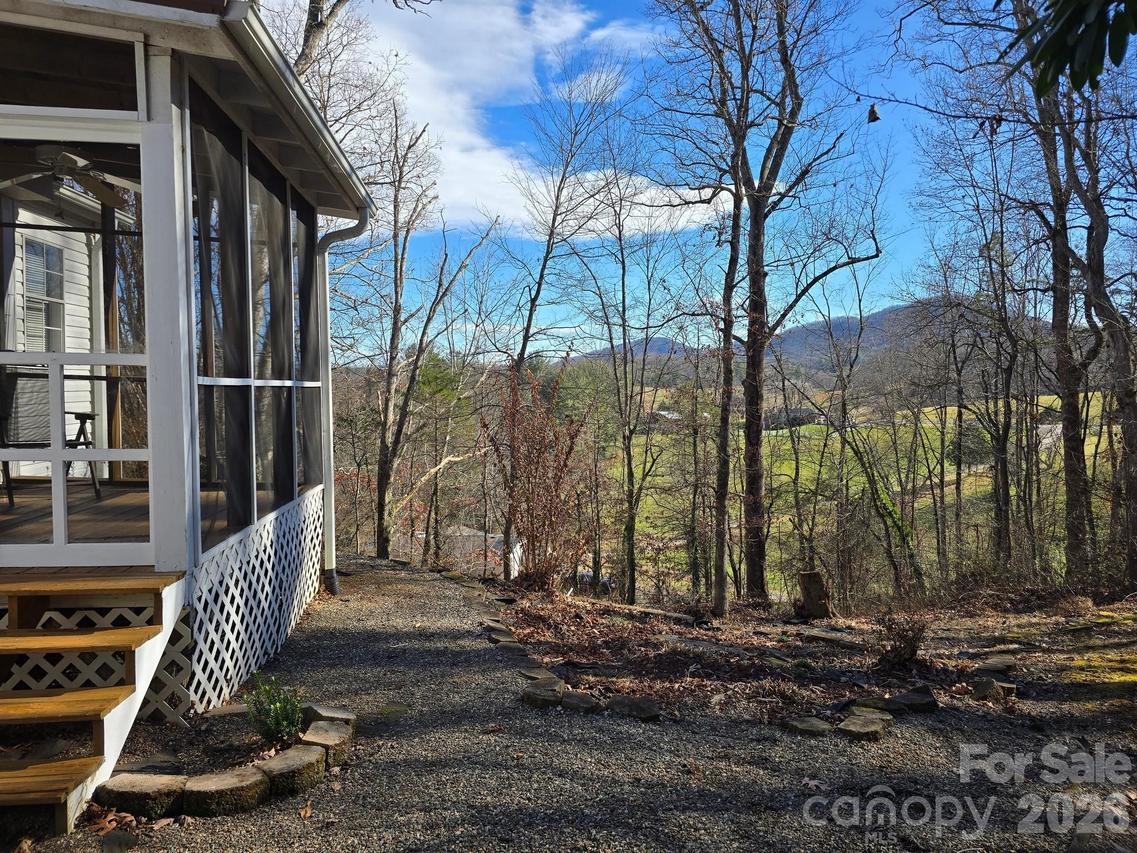 129 Oak Trails Pass, Leicester, NC 28748