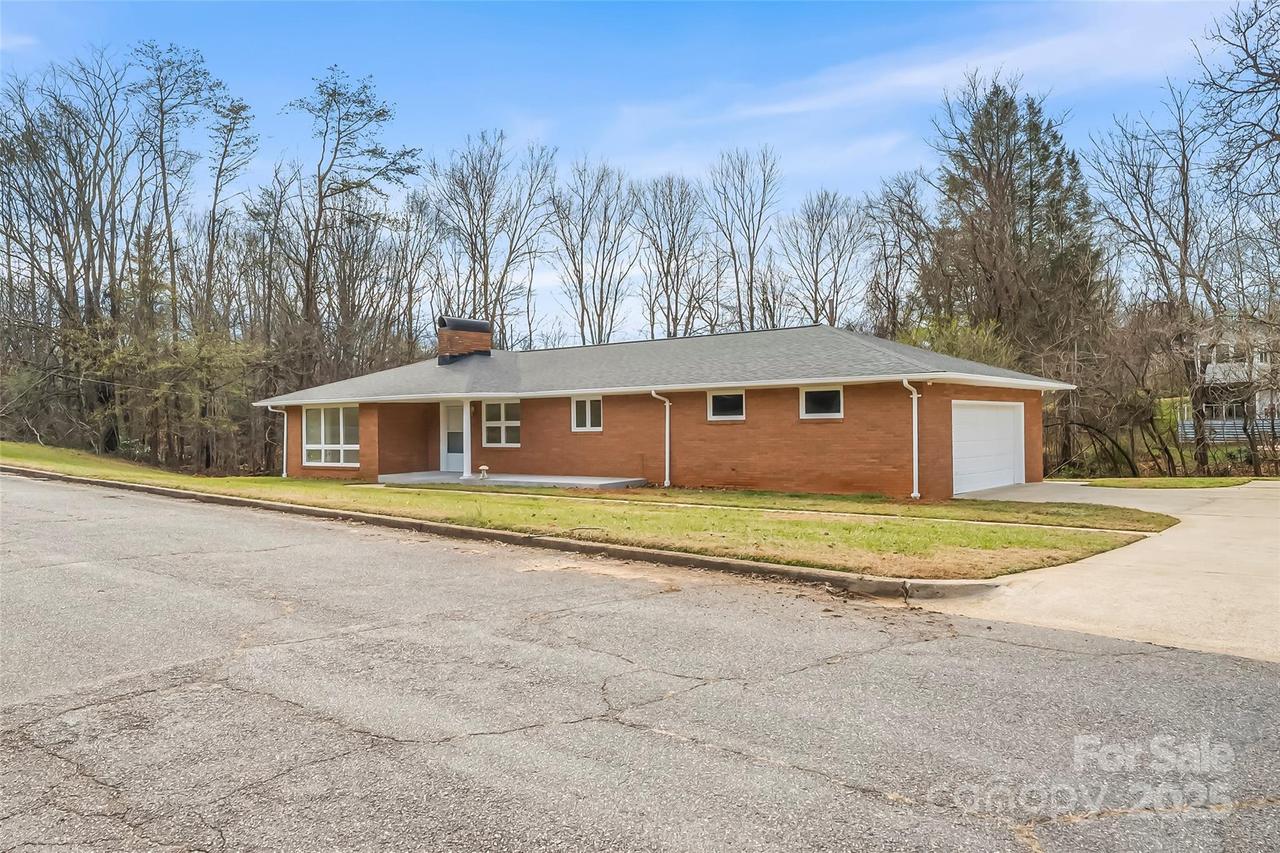 212 Shuping St., Morganton, NC 28655
