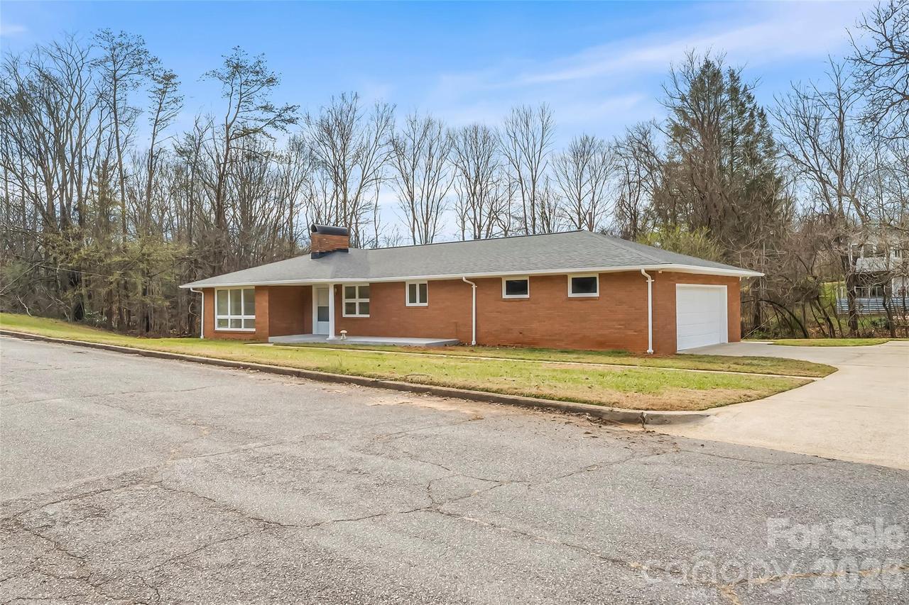 212 Shuping St., Morganton, NC 28655