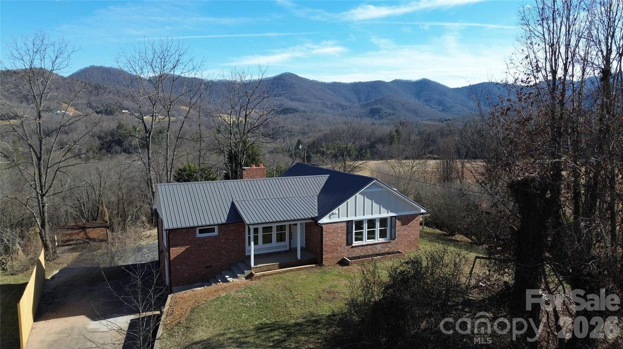 1397 Dutch Cove Rd., Canton, NC 28716