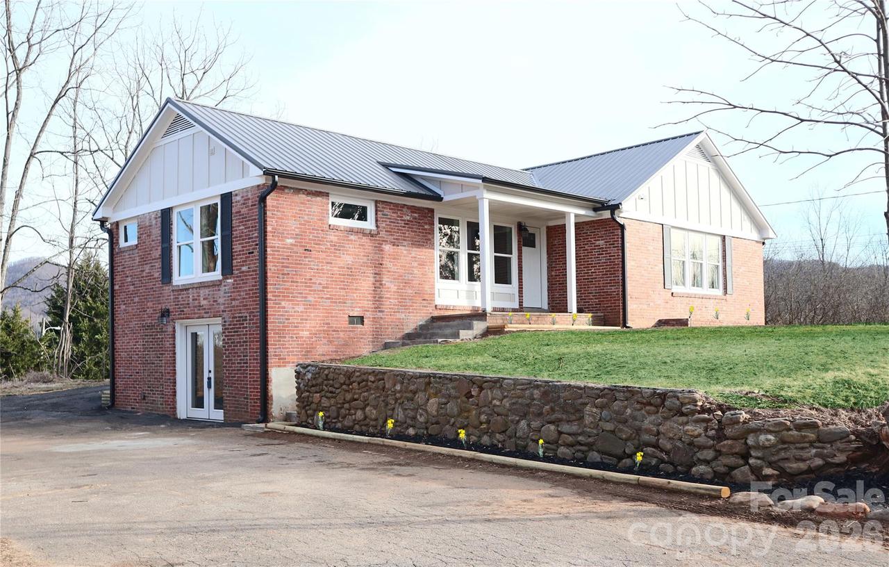 1397 Dutch Cove Rd., Canton, NC 28716