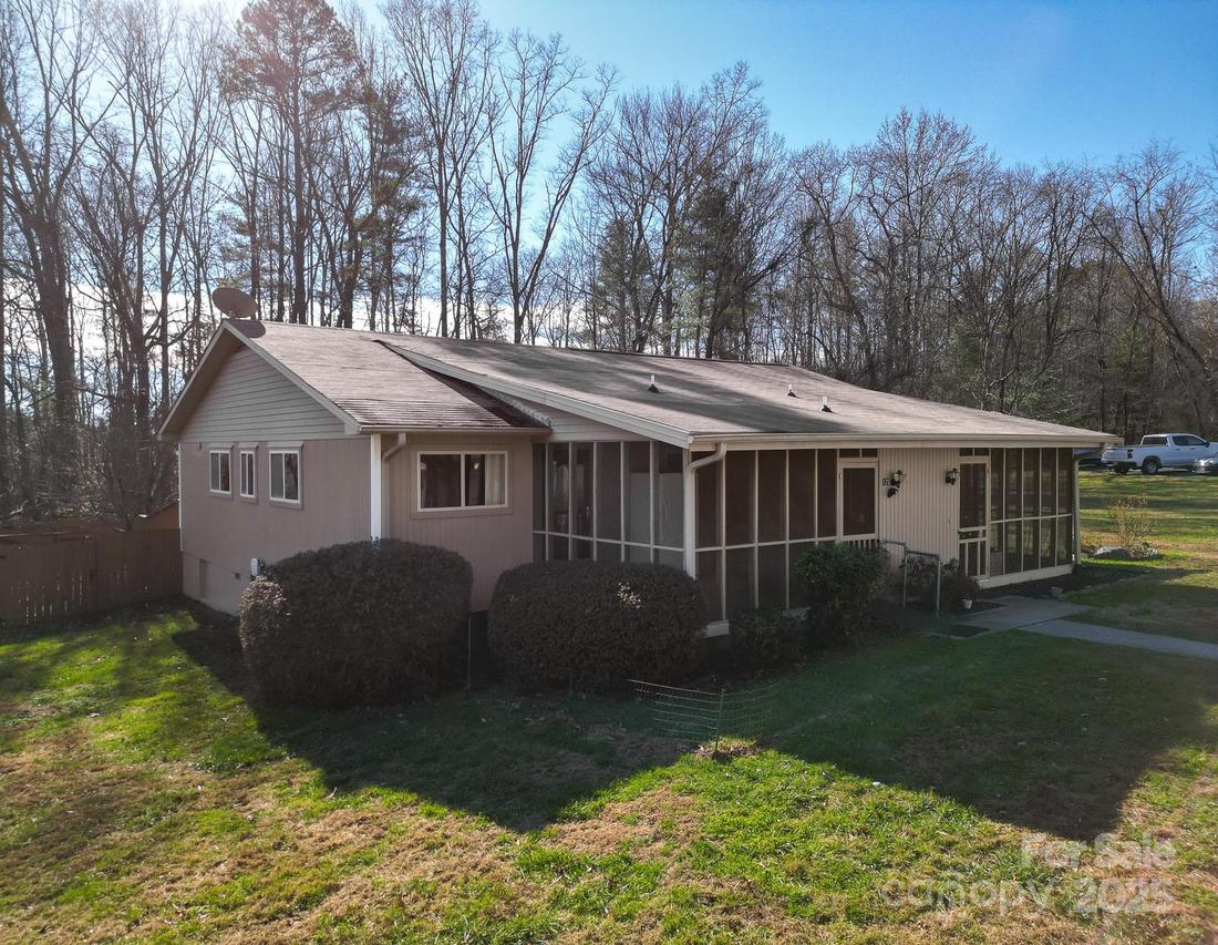 125 Freedom Rd., Hendersonville, NC 28792