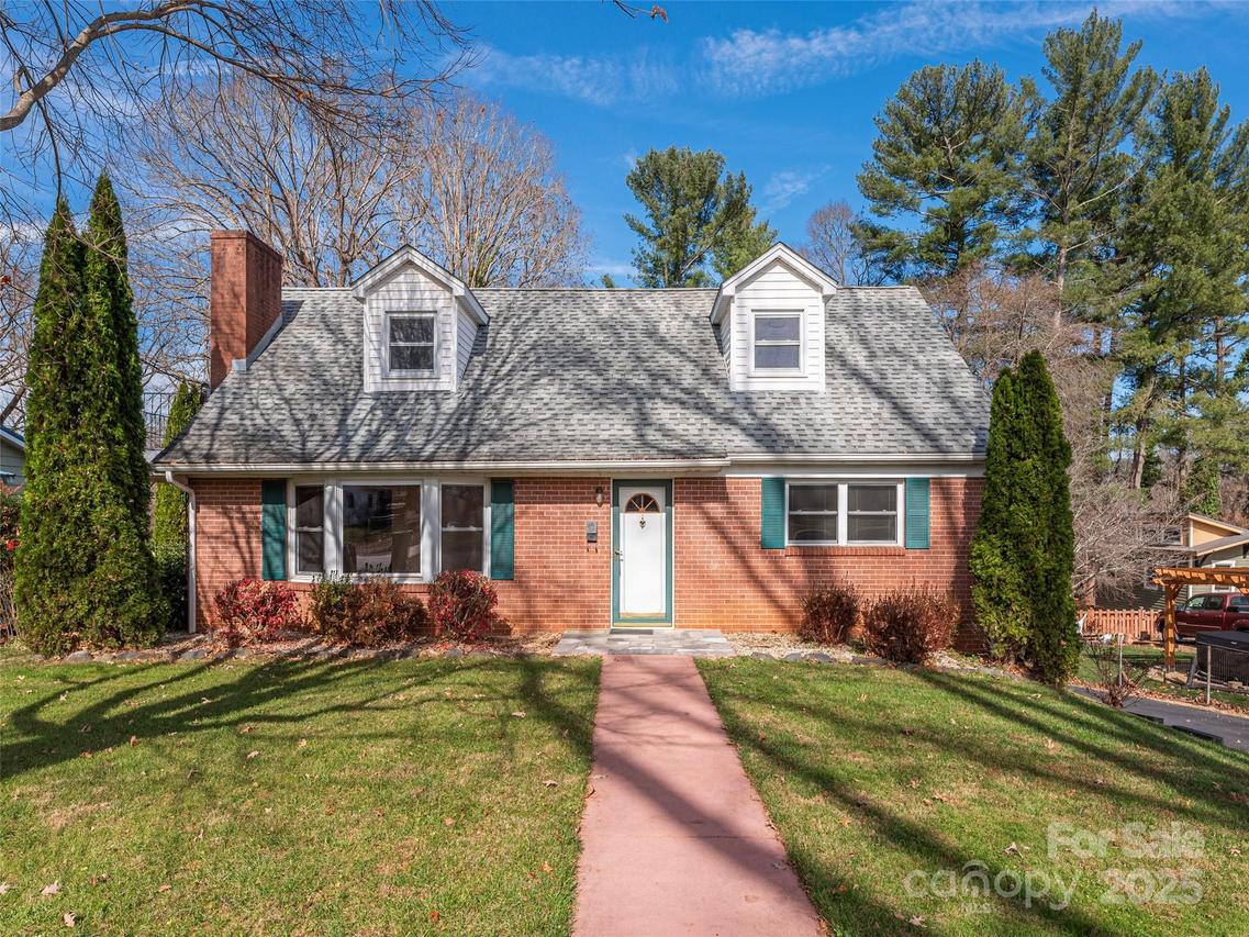 36 Woodgate Rd., Asheville, NC 28806
