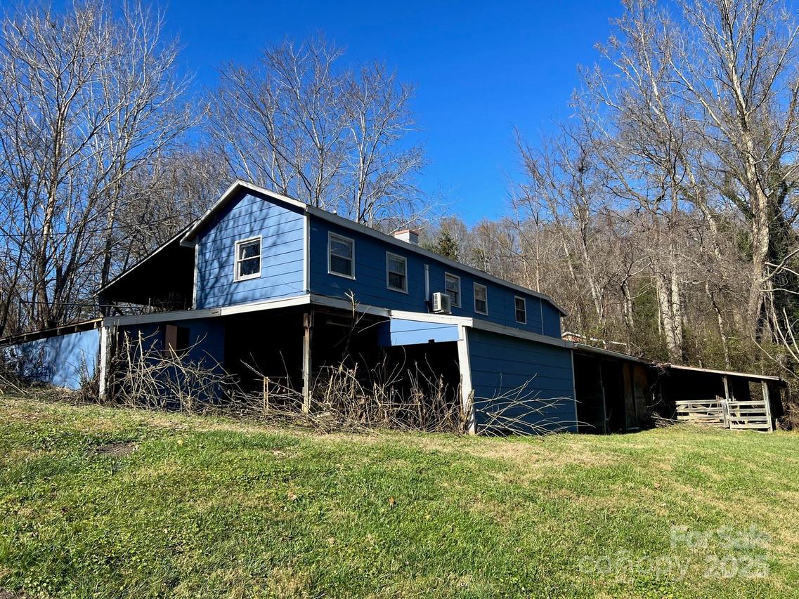 9 Riddle Rd., Swannanoa, NC 28778