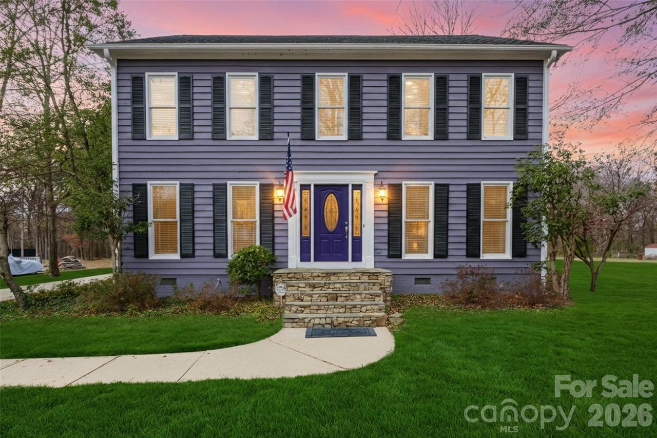 8230 Quail Hollow Dr., Harrisburg, NC 28075