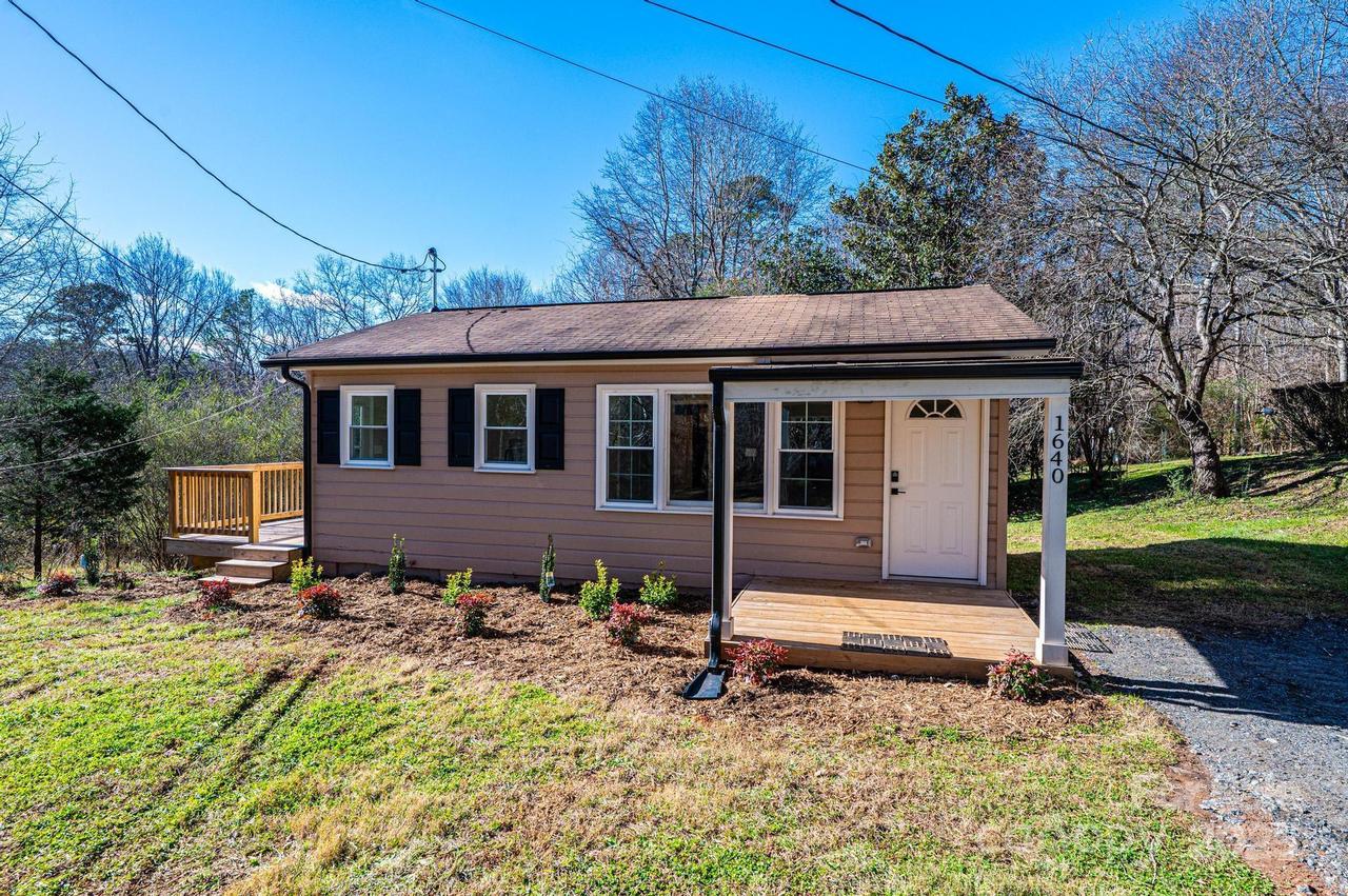 1640 1st Street Cir., Hickory, NC 28602