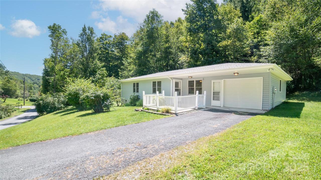 489 Astor Cook Rd., Blowing Rock, NC 28605