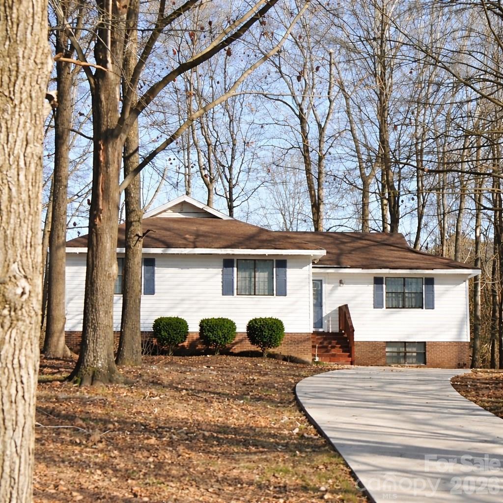 1730 Woodvalley Dr., Charlotte, NC 28216