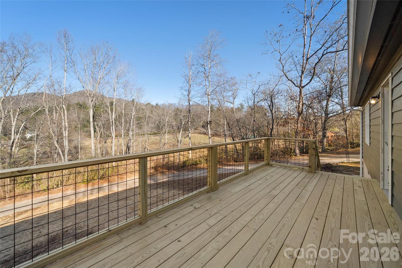 73 The Old Run Rd., Fairview, NC 28730