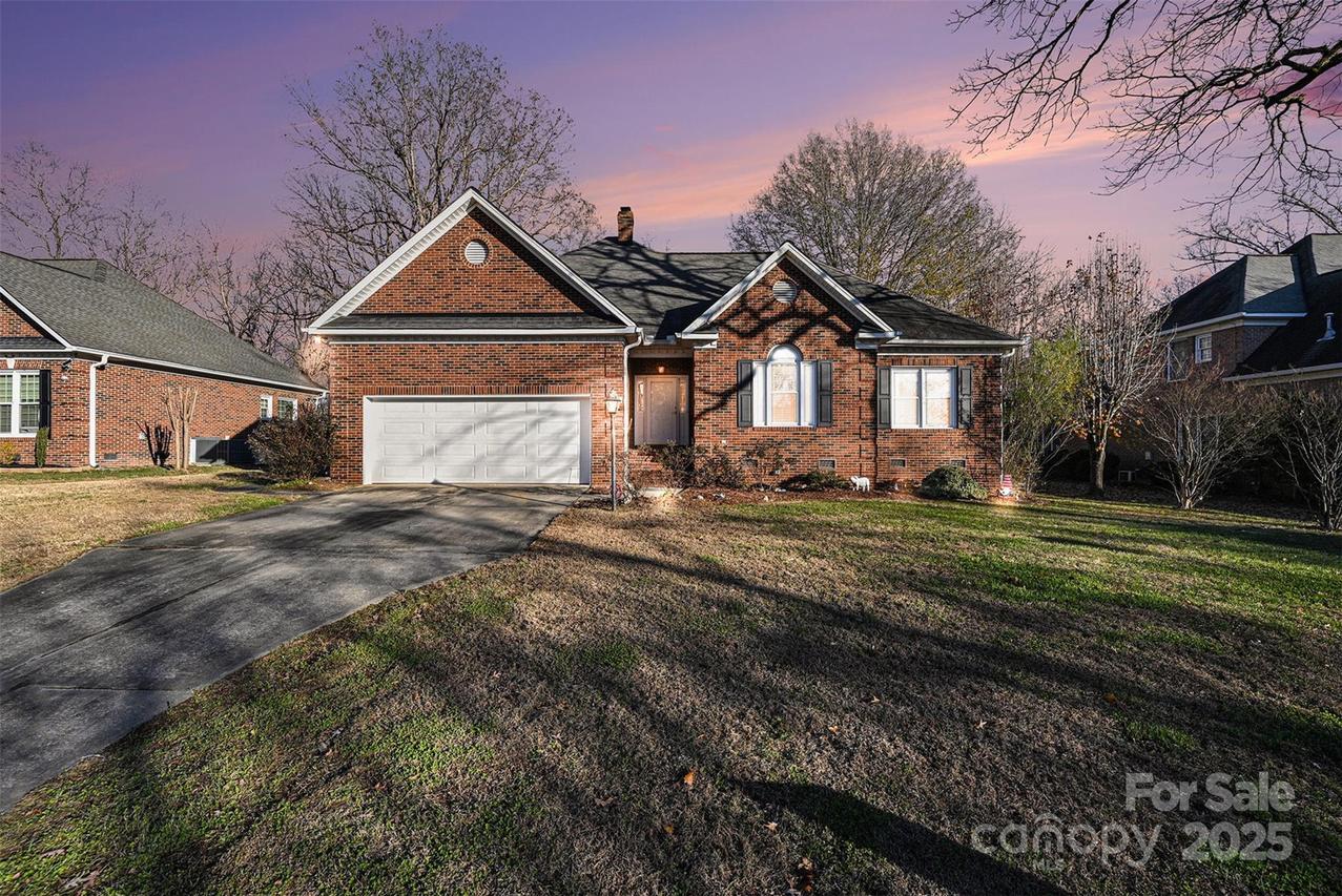 1915 Millbrook Ln., Matthews, NC 28104