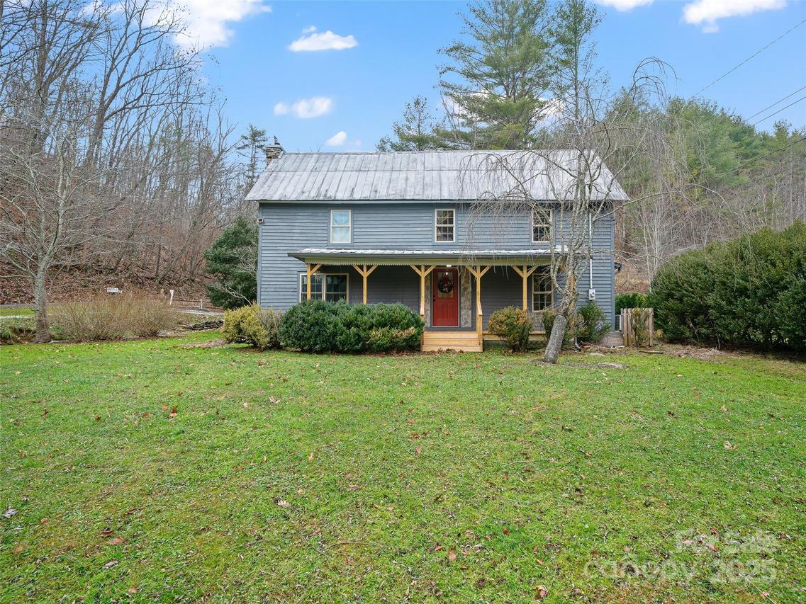 34 Mccurry Rd., Burnsville, NC 28714