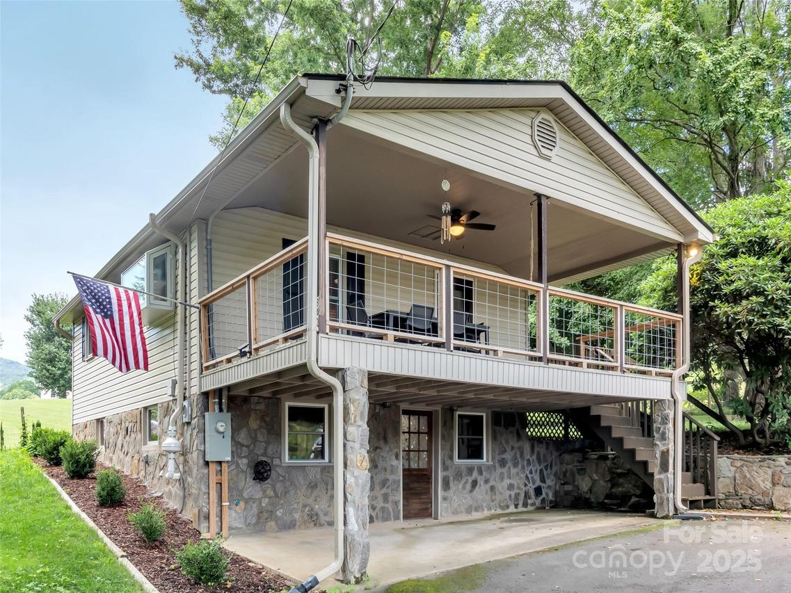 340 Mauney Cove Rd., Waynesville, NC 28786