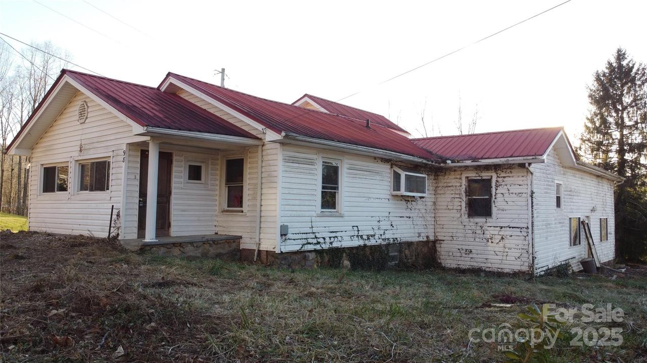 98 Lower Glady Fork Rd., Candler, NC 28715