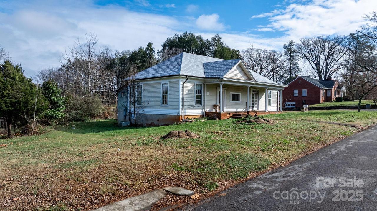 335 Eastview St., Morganton, NC 28655