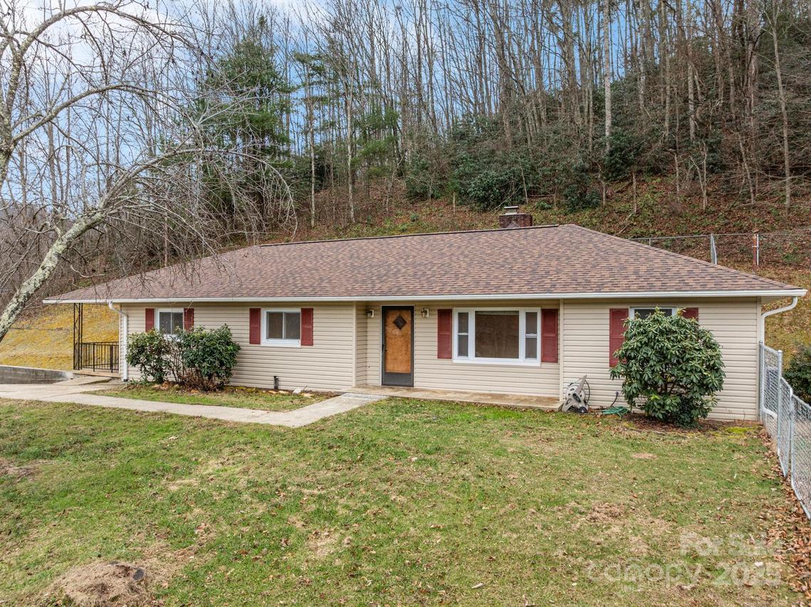 82 Greasy Cove Rd., Leicester, NC 28748