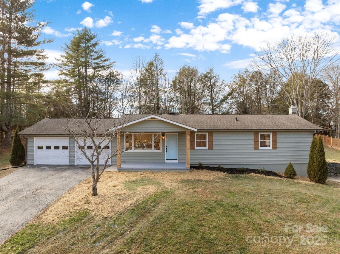 23 Coronet Ln., Hendersonville, NC 28792