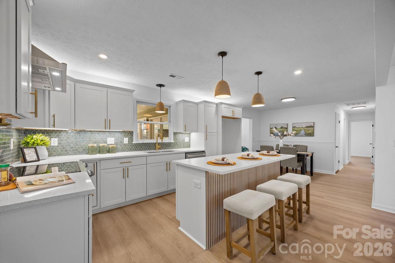 23 Coronet Ln., Hendersonville, NC 28792