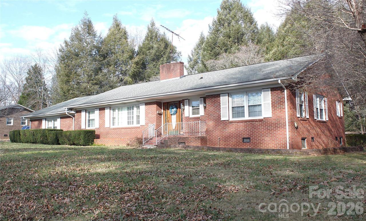 105 Woodlawn Dr., Morganton, NC 28655