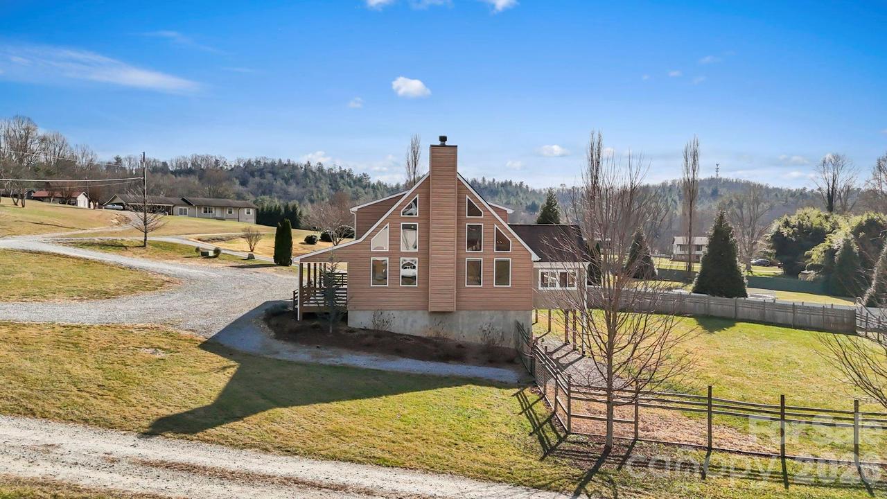 40 Forge Valley Dr., Mills River, NC 28759