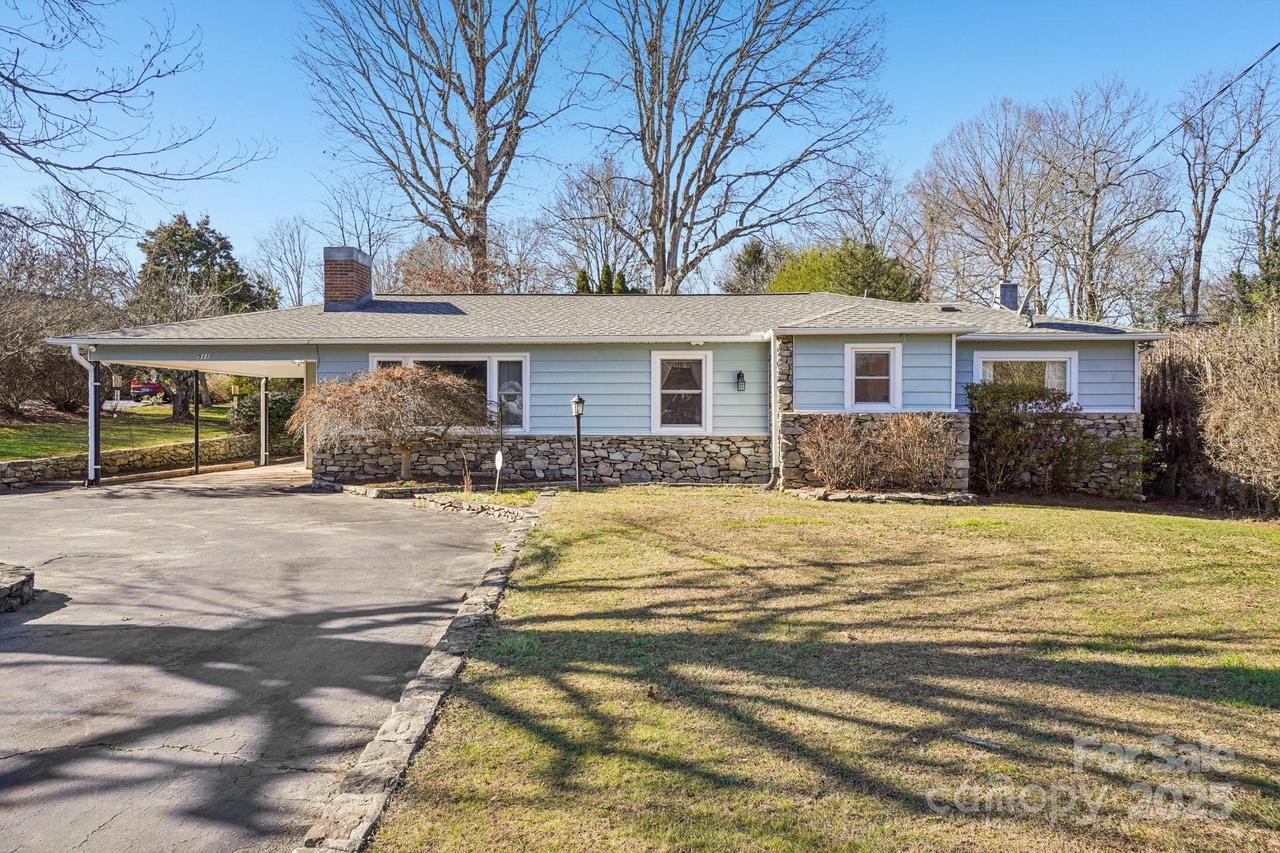 511 Oak Grove Rd., Flat Rock, NC 28731