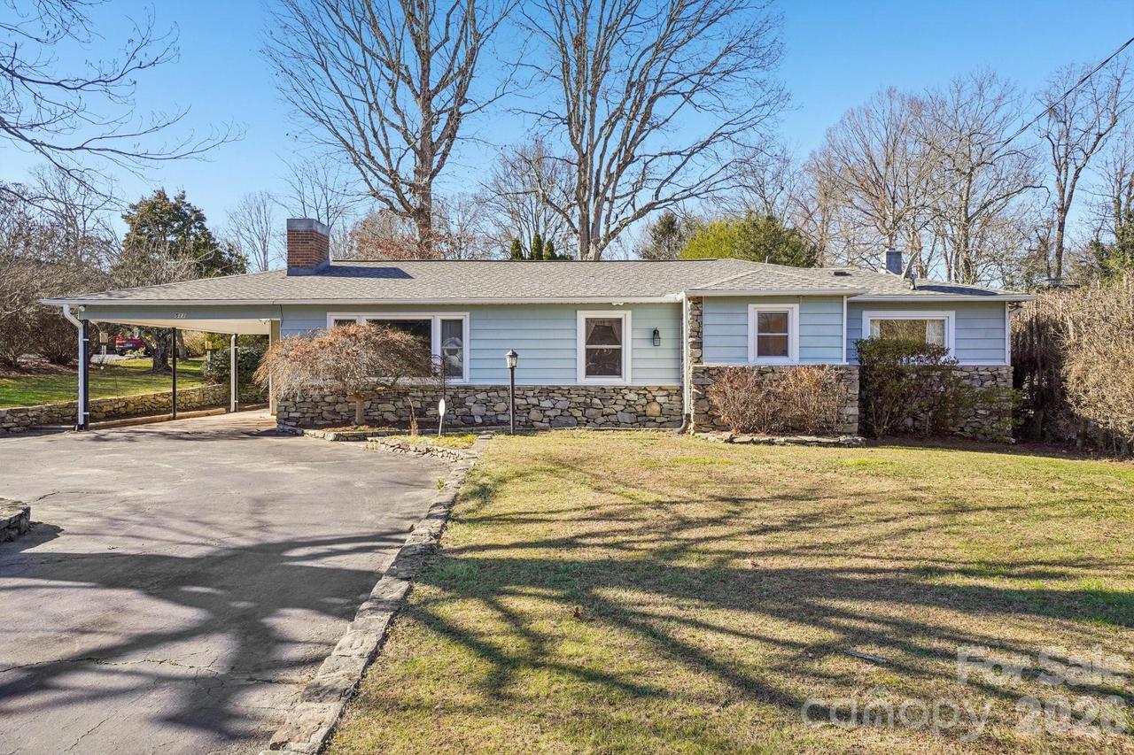 511 Oak Grove Rd., Flat Rock, NC 28731