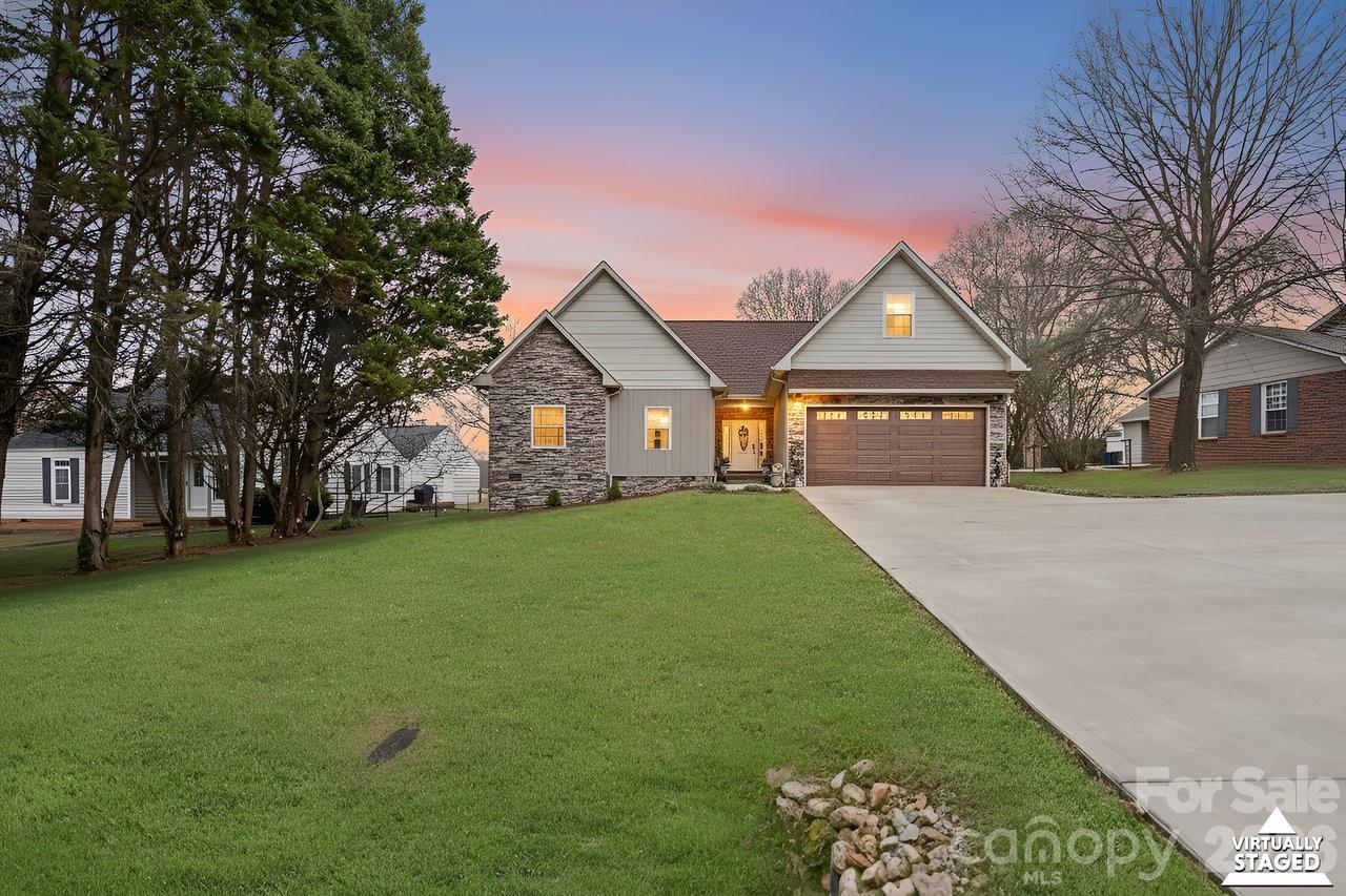 3670 NE 9th Street Dr., Hickory, NC 28601