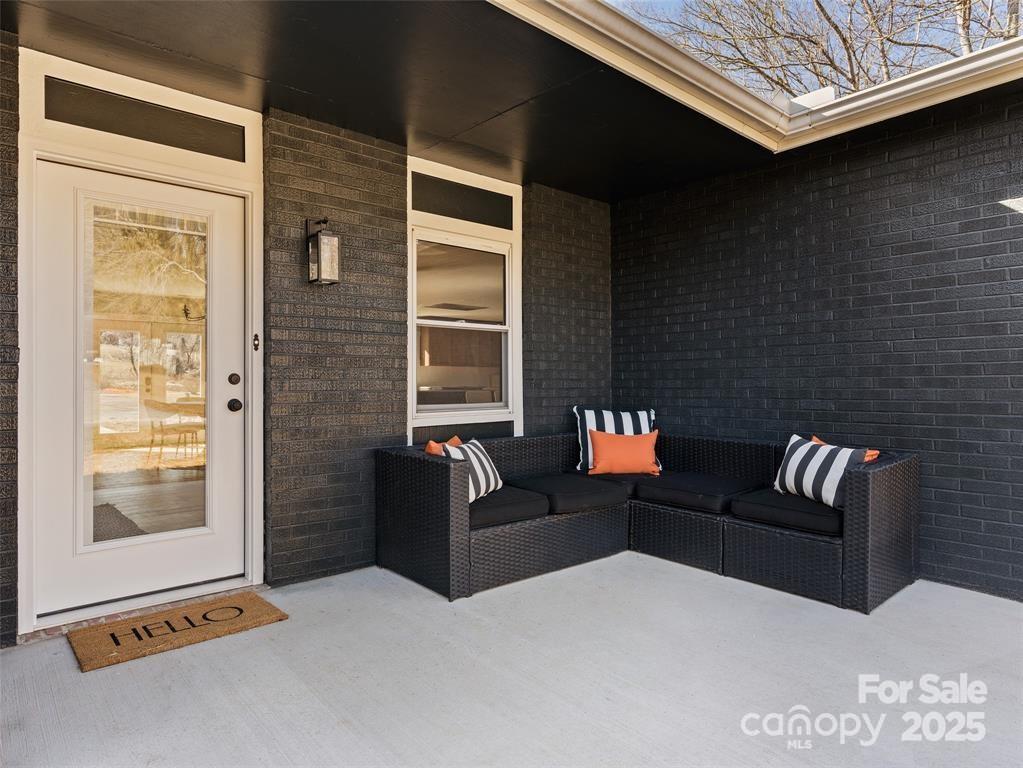 1109 S Prestonwood Dr., Hendersonville, NC 28739