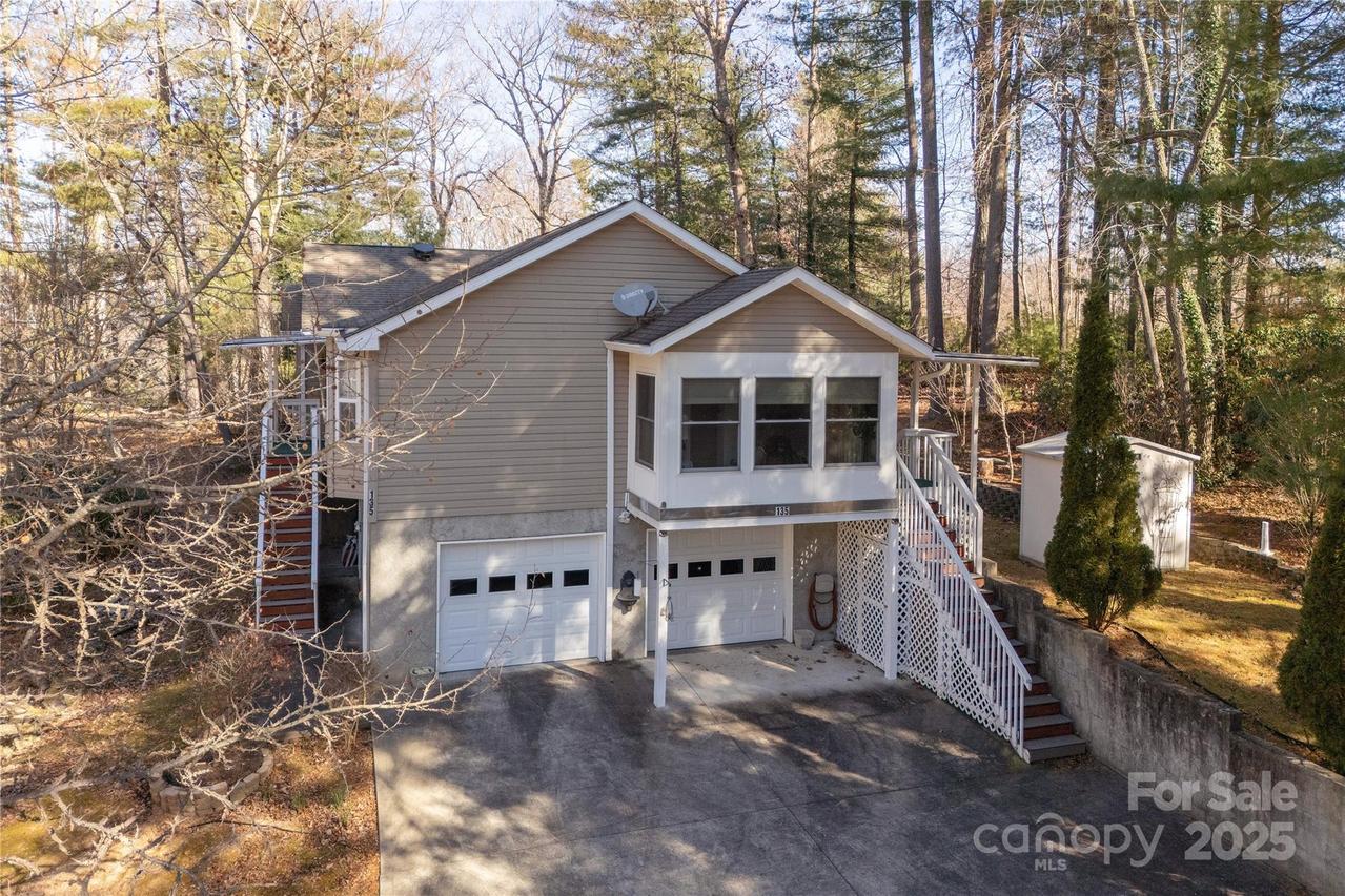 135 Reservoir Dr., Hendersonville, NC 28739